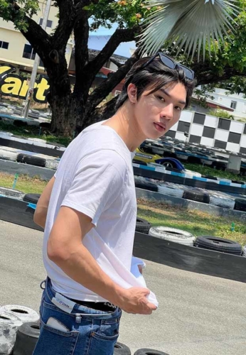 หลง-ซื่อ-ลี-หล่อมาก