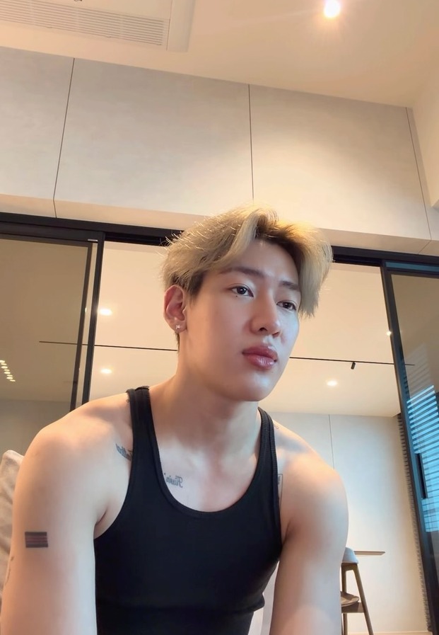 แบมแบม กันต์พิมุกต์ รูปเดี่ยวในชุดลำลอง