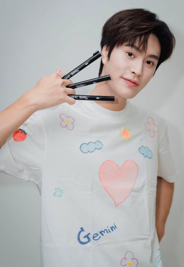 เจมีไนน์ นรวิชญ์ รูปเดี่ยวสำหรับช่องทางติดตาม
