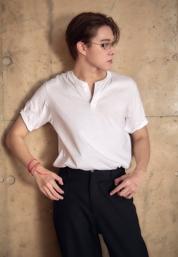 นานิ หิรัญกฤษฎิ์ รูปเดี่ยวเสื้อขาว