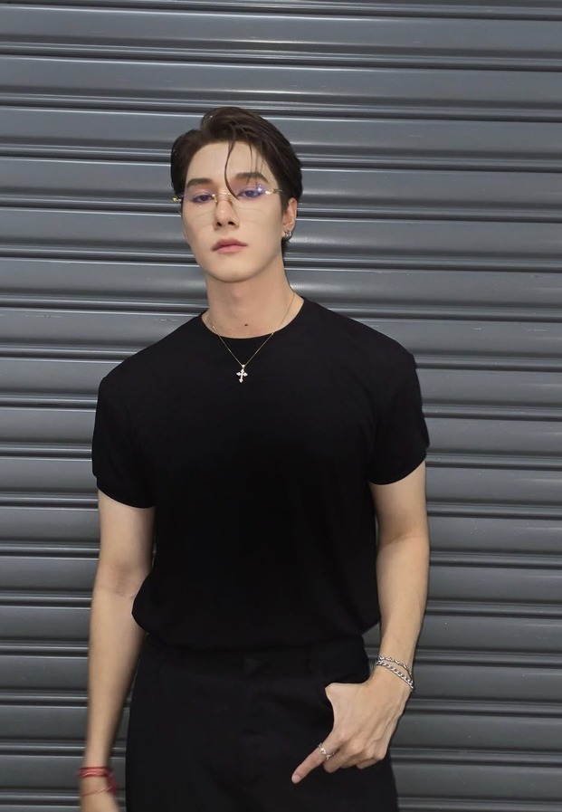 นานิ หิรัญกฤษฎิ์ รูปเดี่ยวสำหรับช่องทางติดตาม